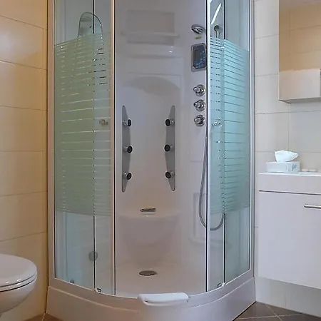 Sleeps 4 Wifi Apartman *